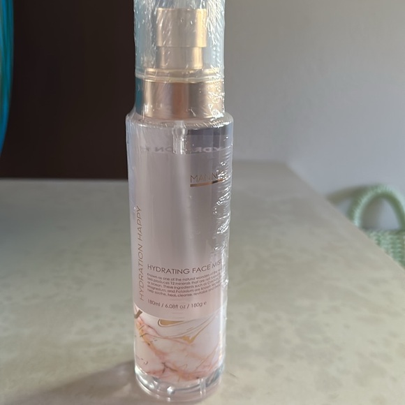 Mannakdar Hydrating Face Mist - Picture 5 of 6
